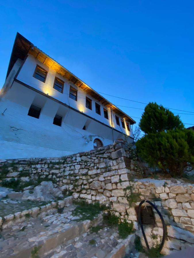 Guest House Lion Berat Exterior photo