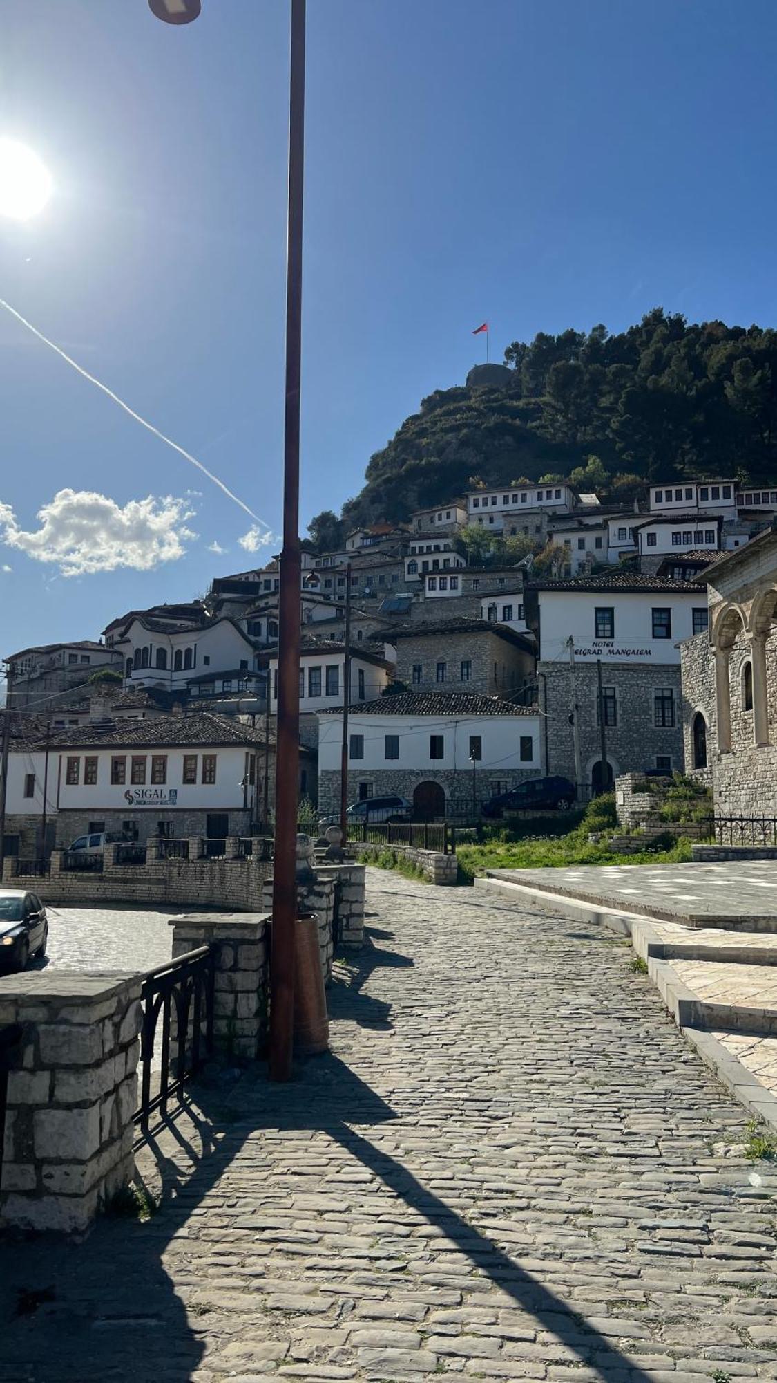 Guest House Lion Berat Exterior photo
