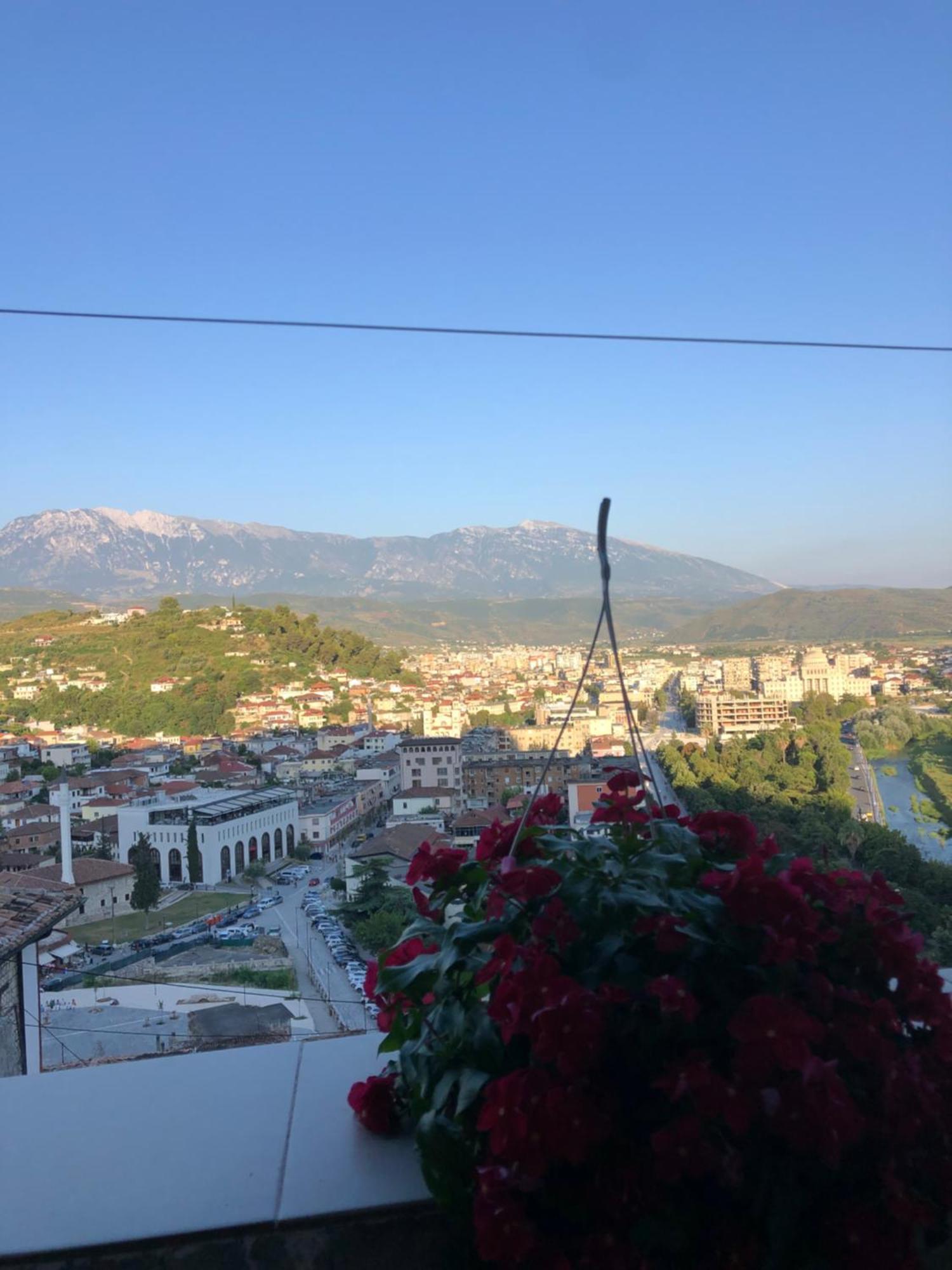 Guest House Lion Berat Exterior photo