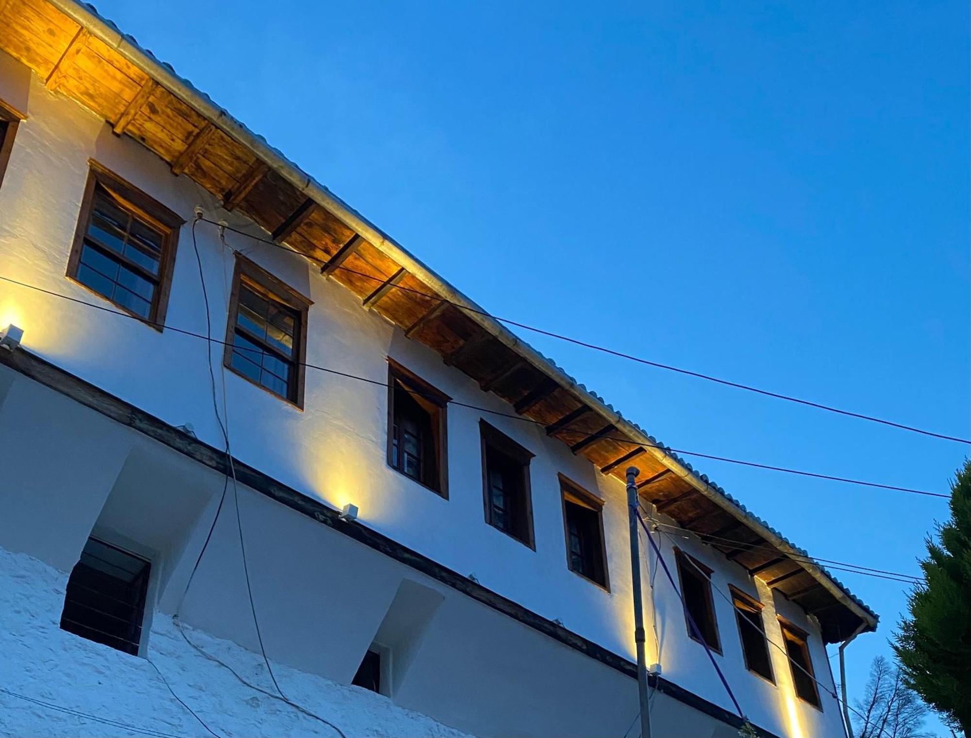 Guest House Lion Berat Exterior photo