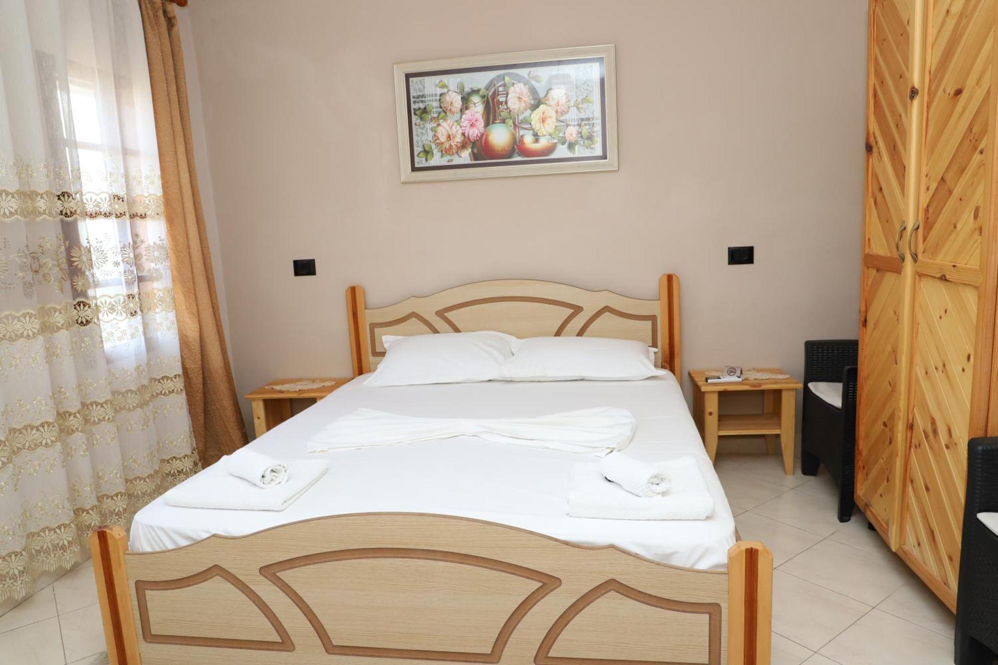 Guest House Lion Berat Exterior photo