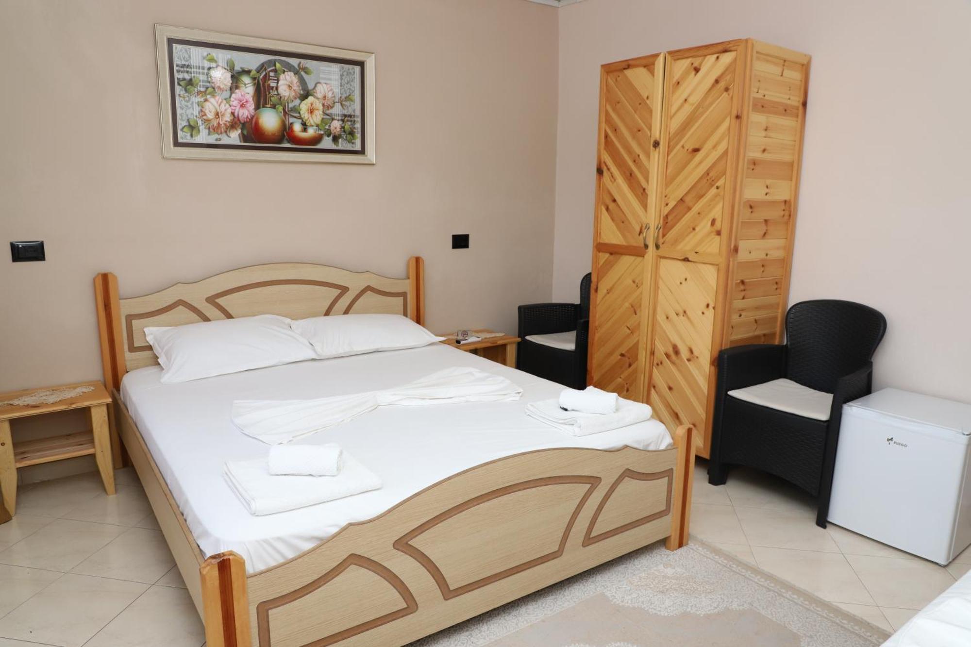 Guest House Lion Berat Exterior photo