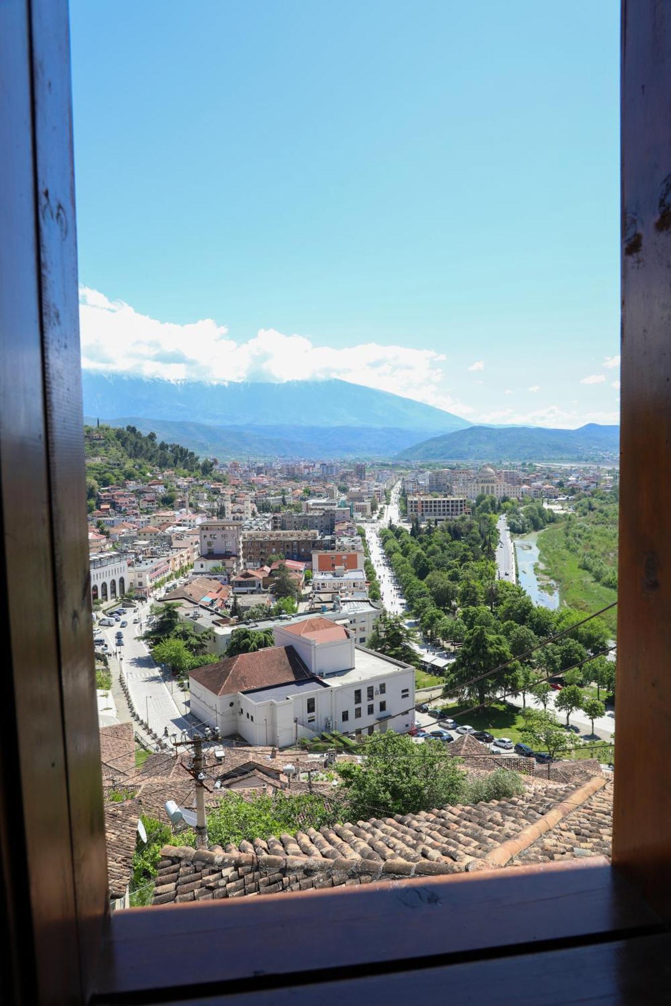 Guest House Lion Berat Exterior photo