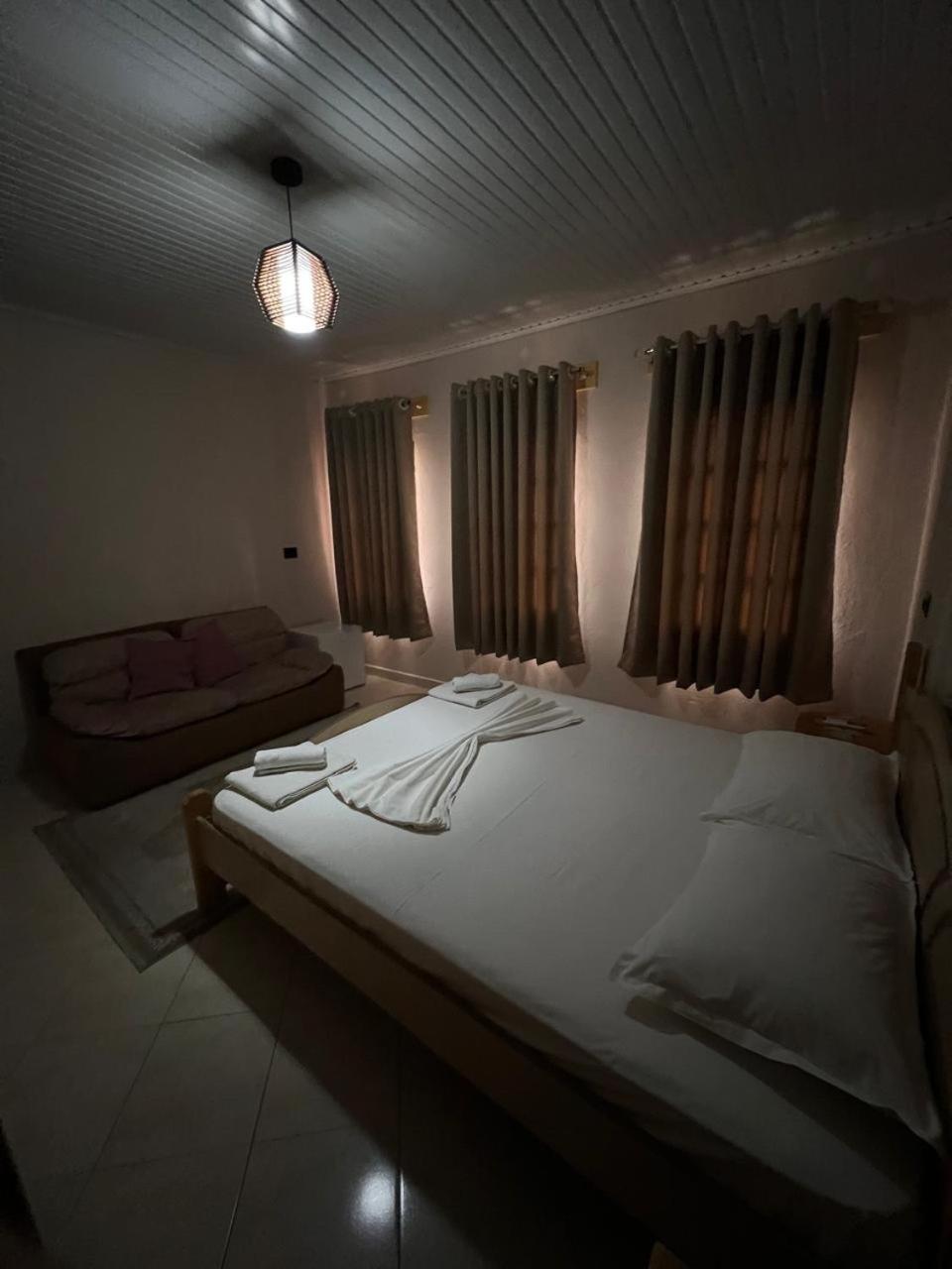 Guest House Lion Berat Exterior photo