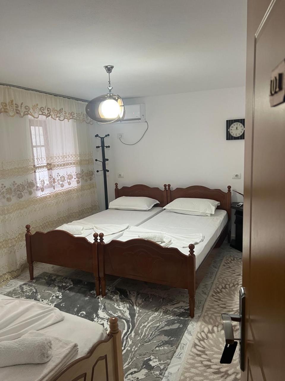 Guest House Lion Berat Exterior photo
